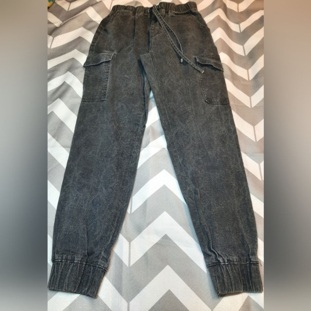 Almost Famous Gray Snake Skin Print Cargo Jogger Pants Size M